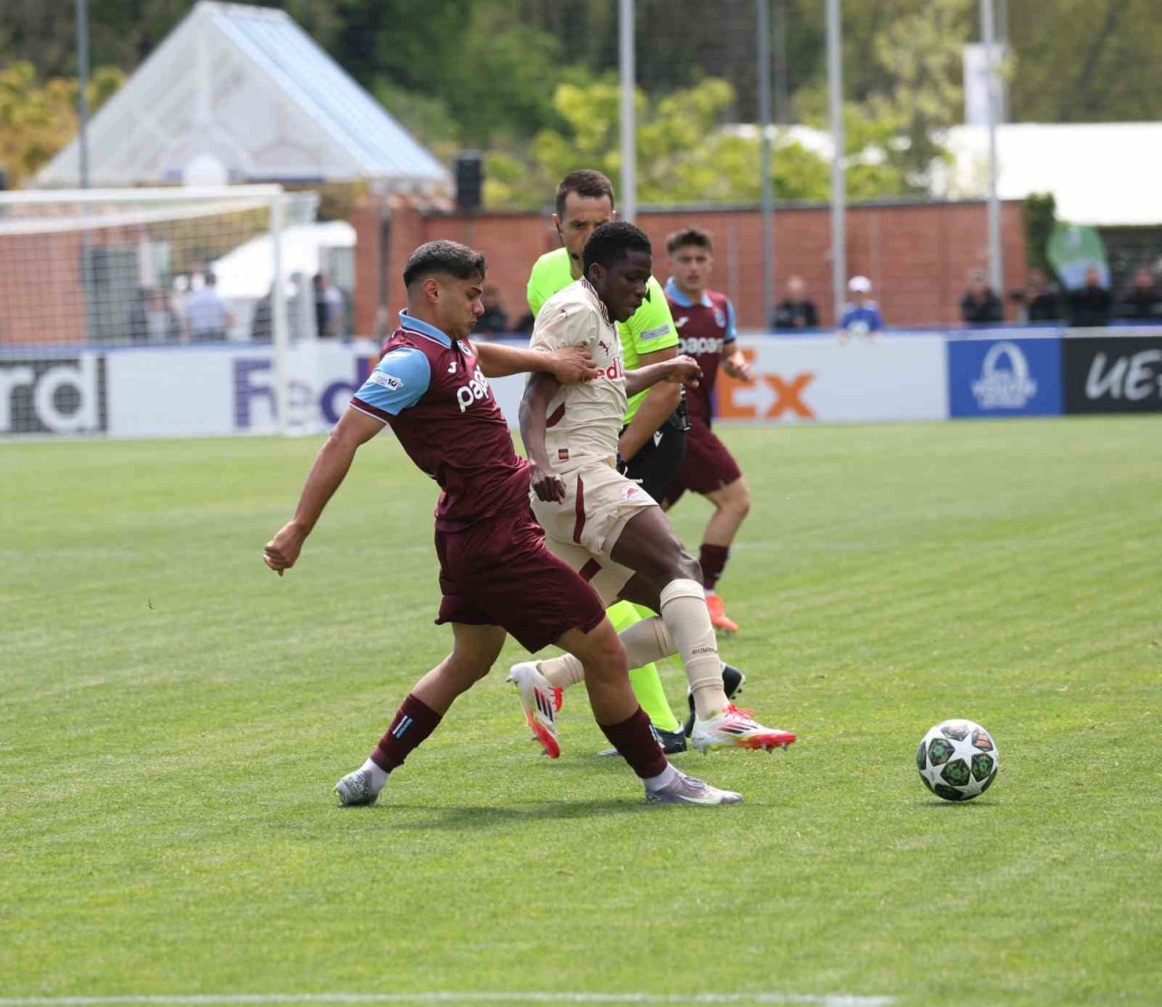 son-dakika-trabzonspor-uefa-genclik-liginde-finale-yukseldi-1.jpg