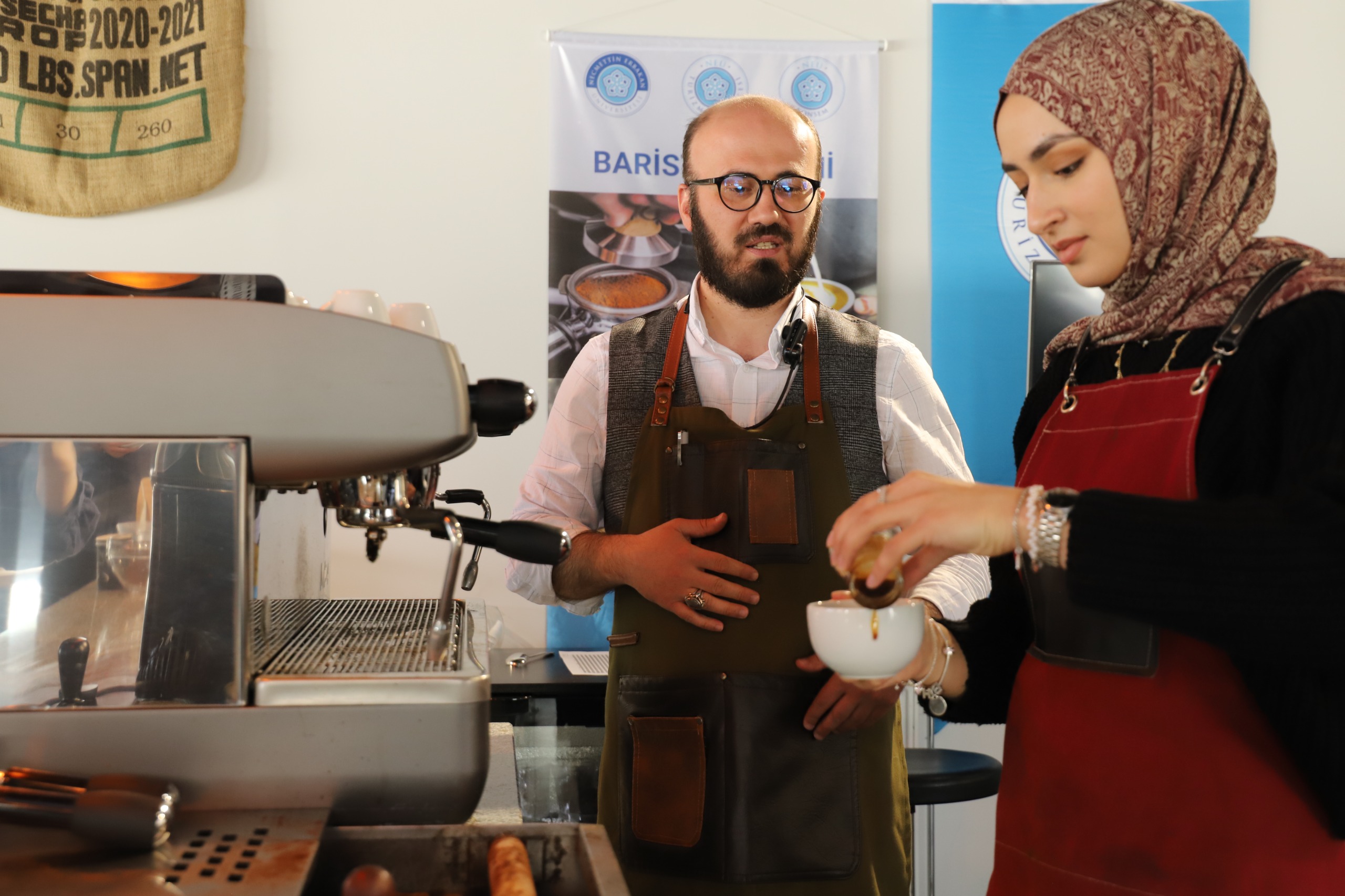 masterchef-yarismacisi-beyza-huri-aydin-neu-barista-atolyesinde-egitim-aliyor-2.jpeg