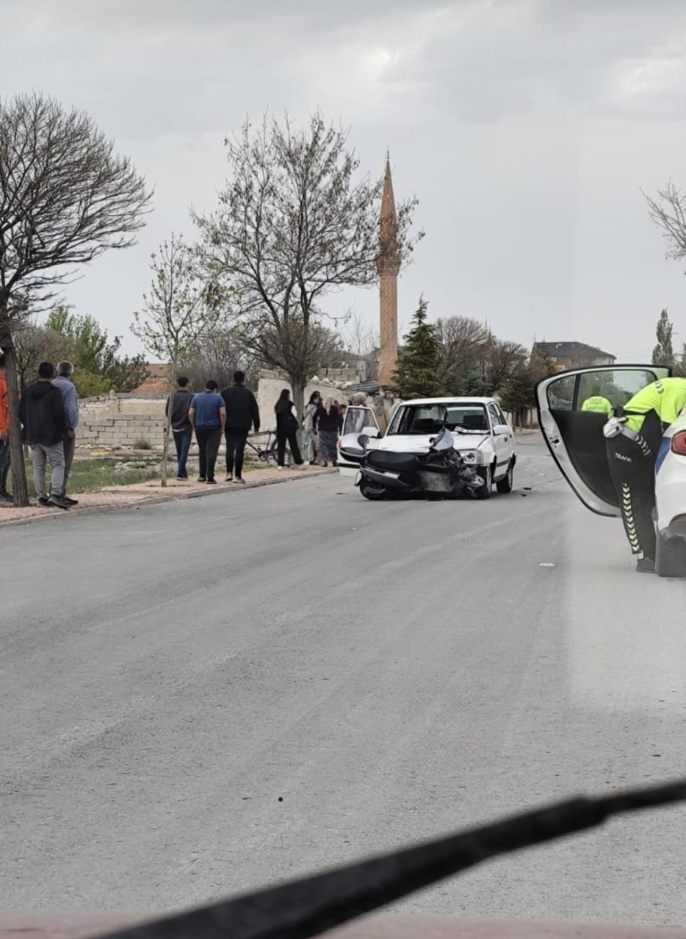 Otomobilin çarptığı elektrikli bisiklet sürücüsü öldü