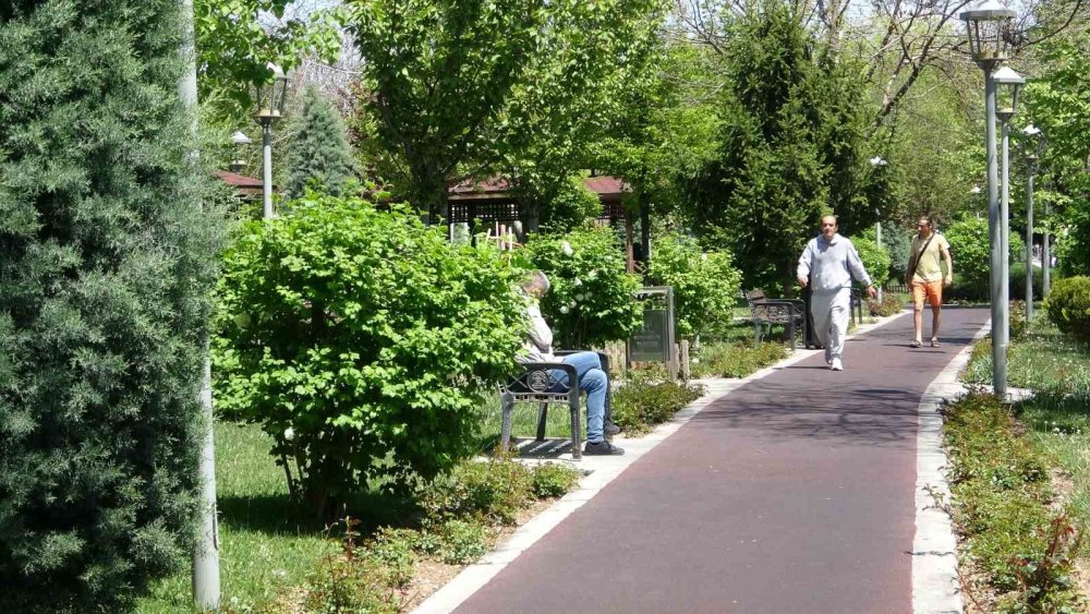 Konyalılar parklara akın ettiler