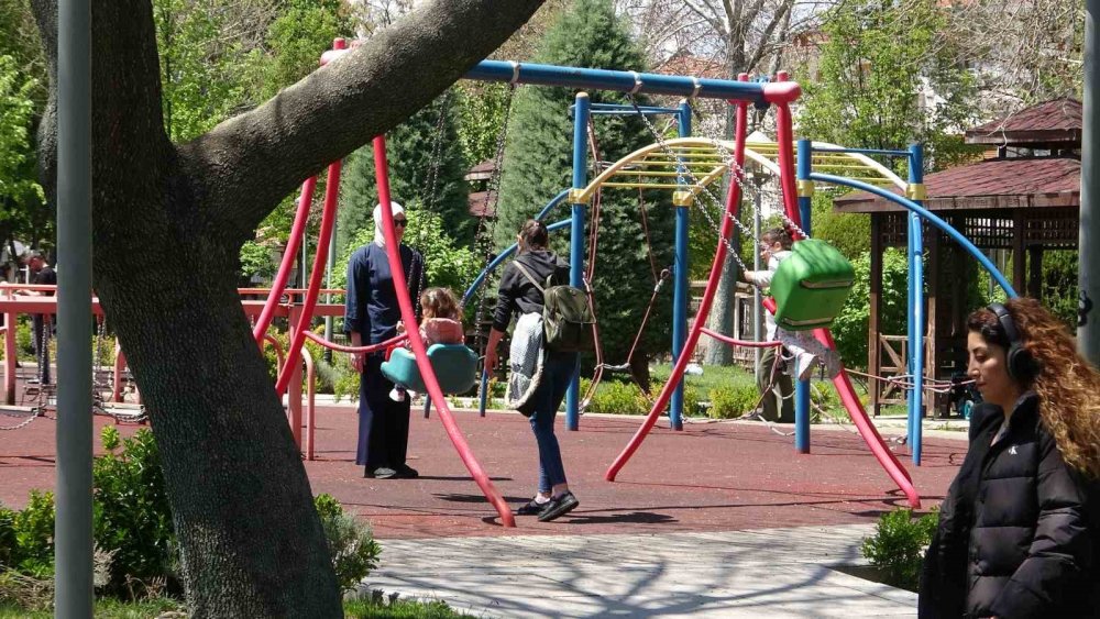 Konyalılar parklara akın ettiler