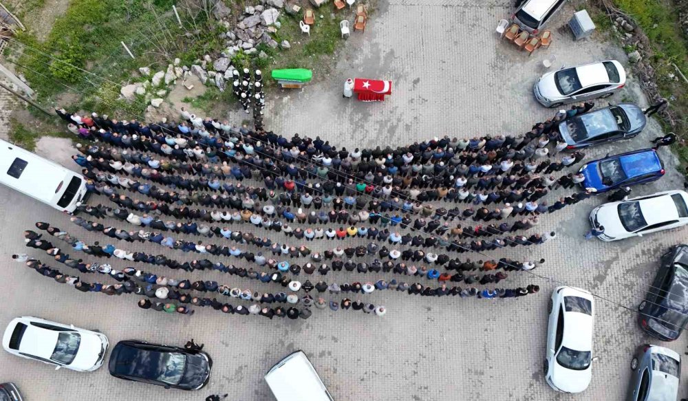 Zehirlenen gazi ve eşi toprağa verildi