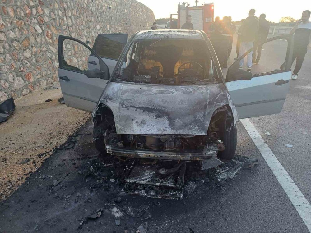 Seyir halinde alev aldı