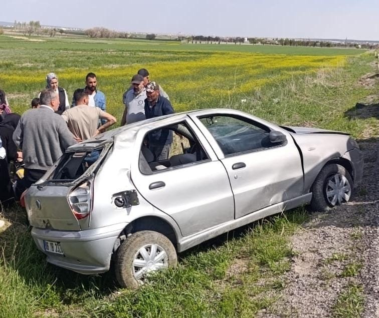 Konya'da kontrolden çıkan otomobil  takla attı