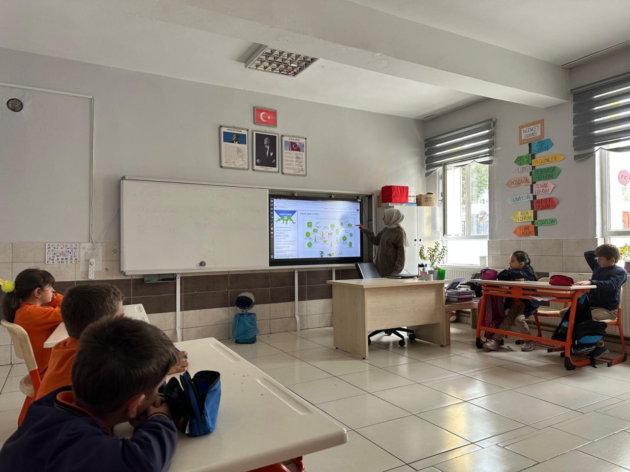 kucuk-adimlarla-buyuk-degisim-kursunlu-ilkokulundan-karbon-ayak-izi-farkindaligi-2.jpg