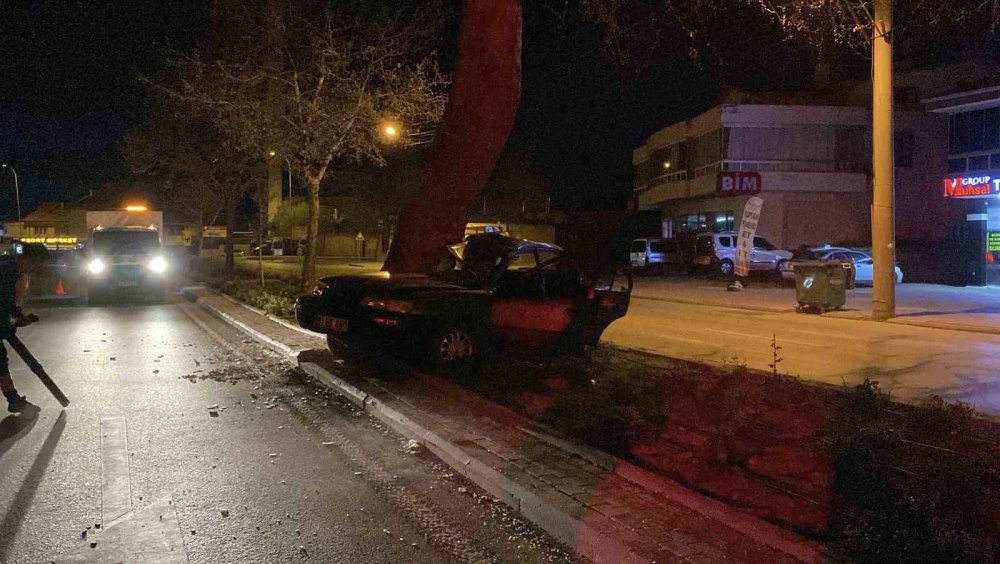 Konya'da otomobil ağaca çarptı! Sürücü ağır yaralı