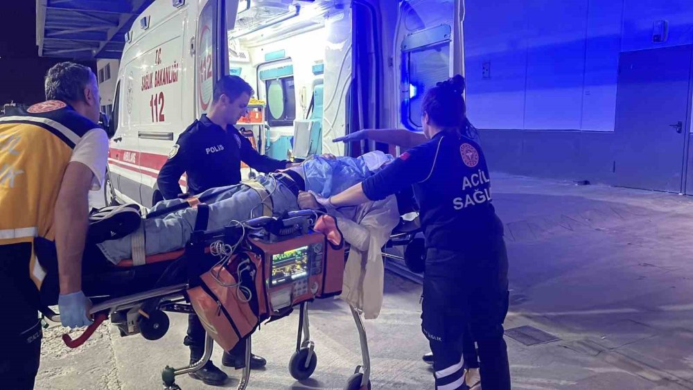 Konya'da otomobil ağaca çarptı! Sürücü ağır yaralı