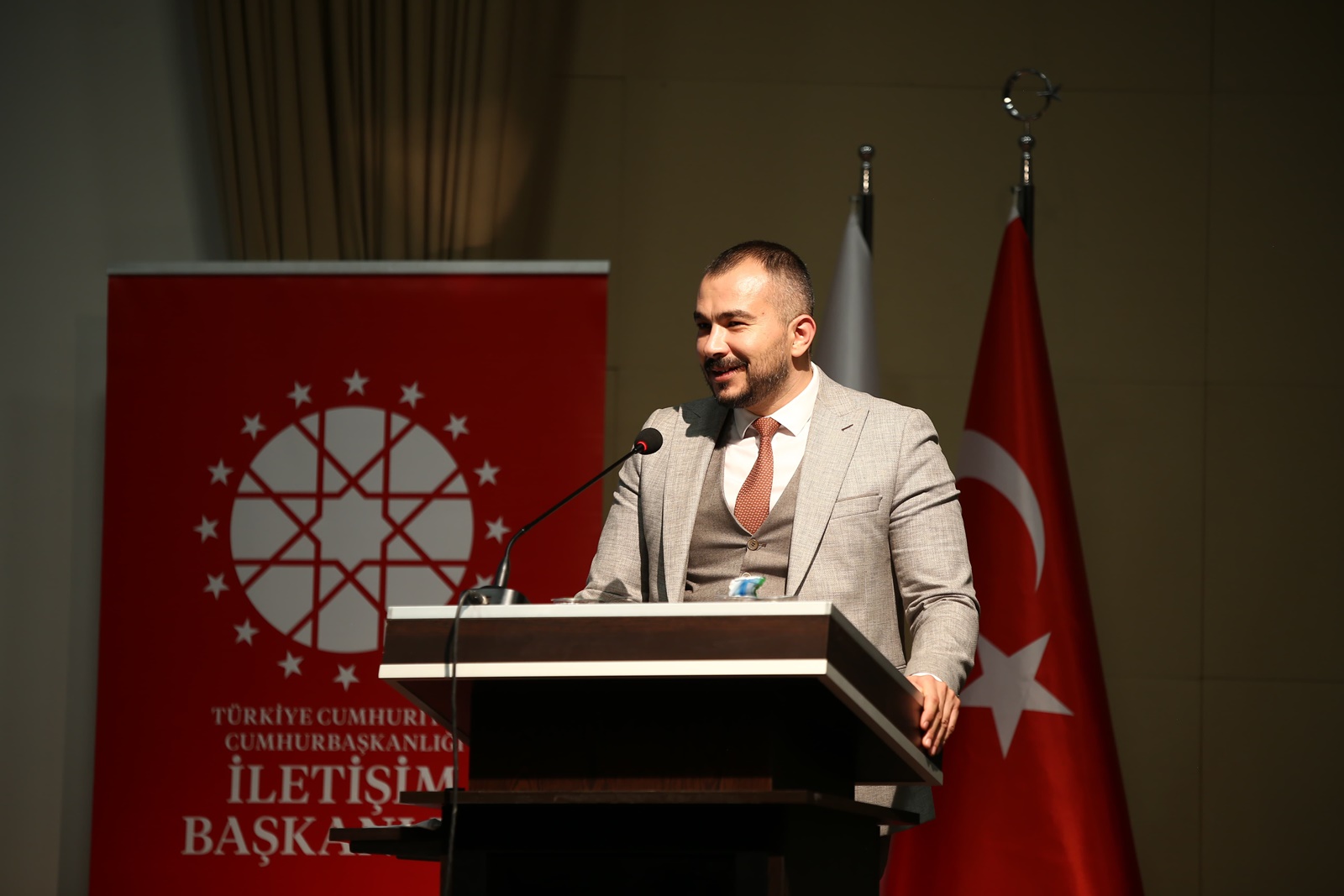 karamanda-iletisim-baskanliginin-calismalari-ve-tecrube-paylasimi-soylesisi-duzenlendi-12.jpeg
