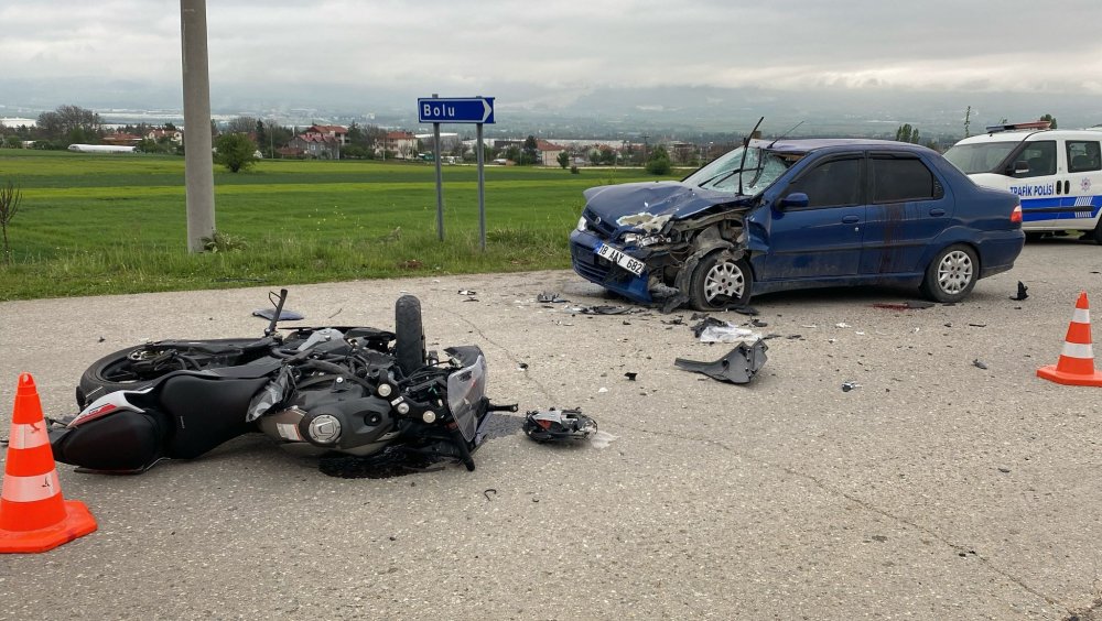 Otomobille motosiklet çarpıştı: 2’si ağır 6 yaralı