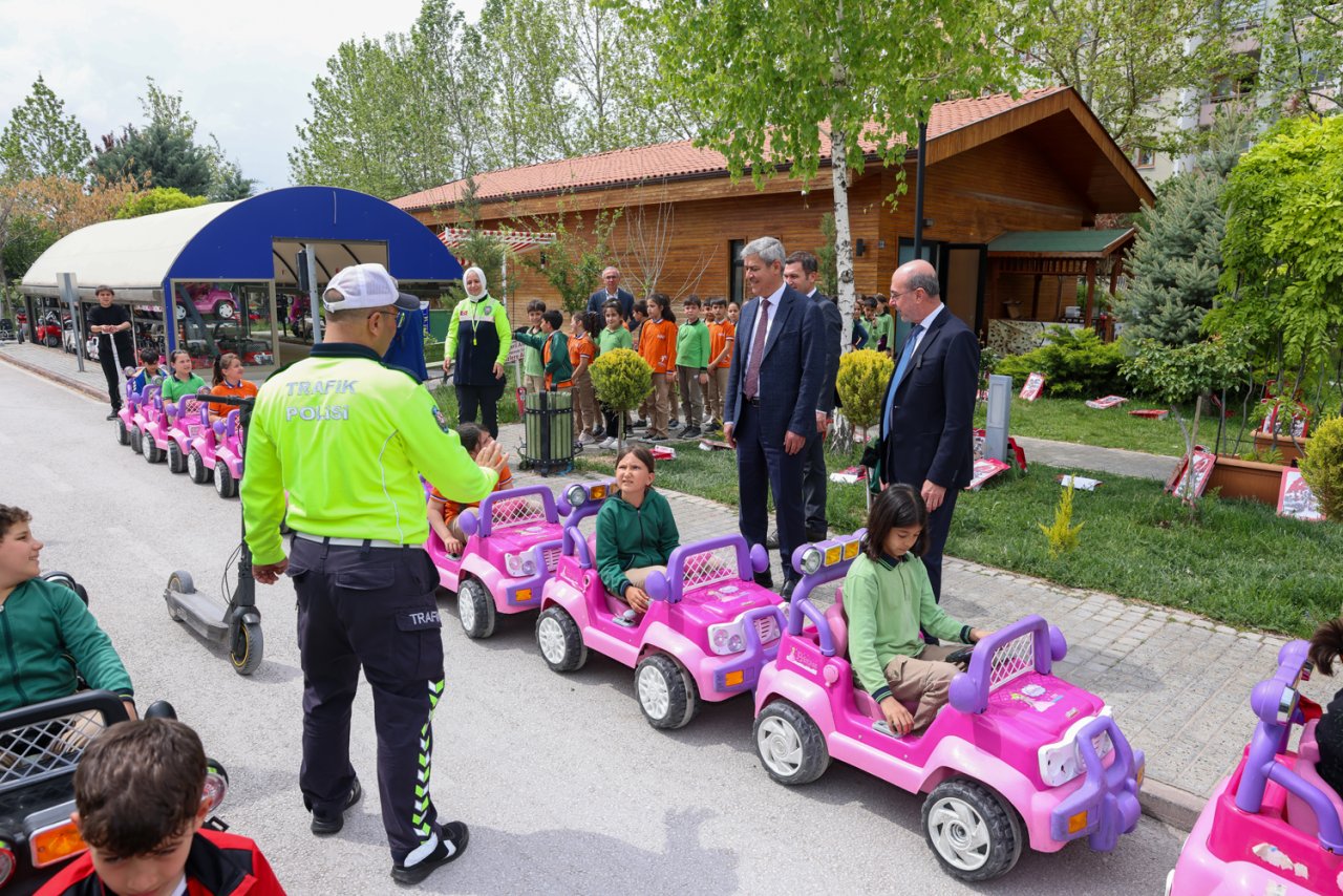selcukluda-trafik-2.jpg