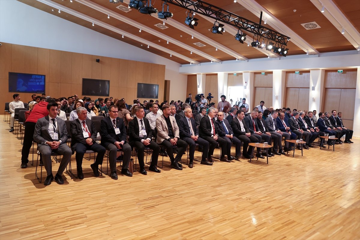 konya-1-yapay-zeka-zirvesi-duzenlendi-1.jpg