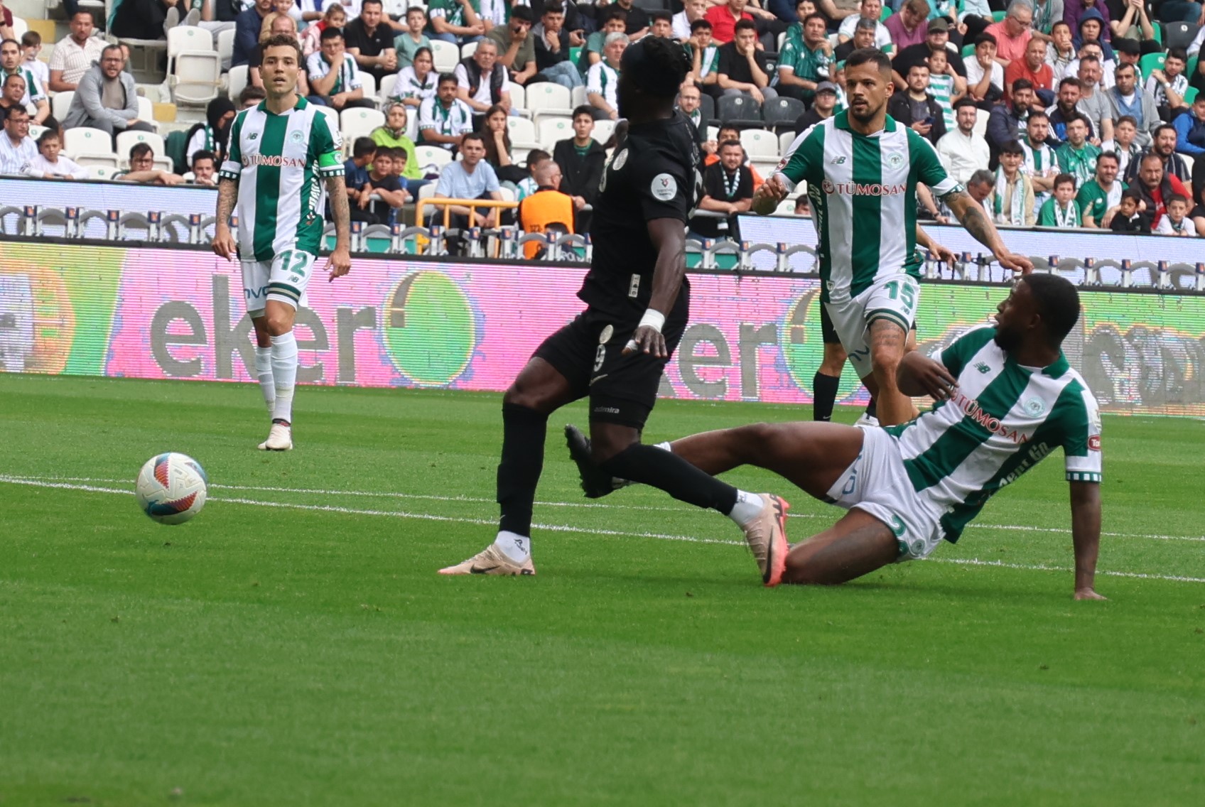 konyaspor-maci-altinci-2.jpg