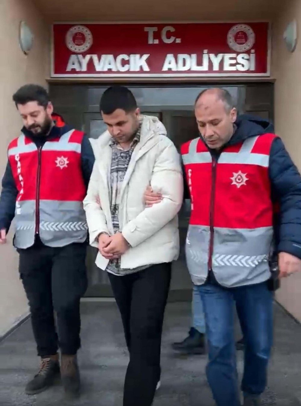 Emekli öğretmenin 25 milyon TL dolandırıldı