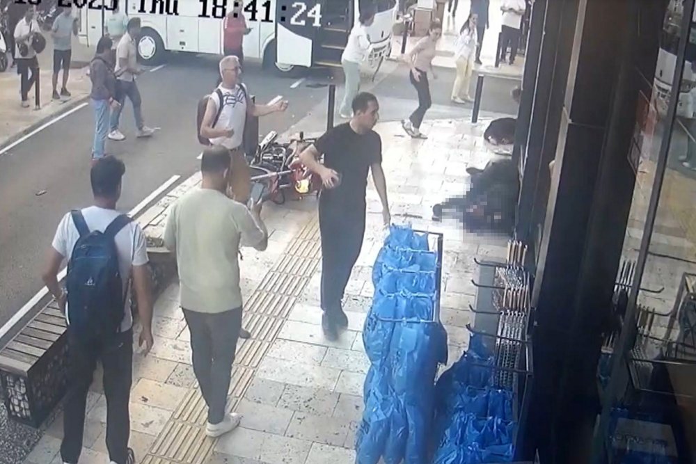 Motosikletle minibüs çarpıştı: 1 ölü, 1 yaralı