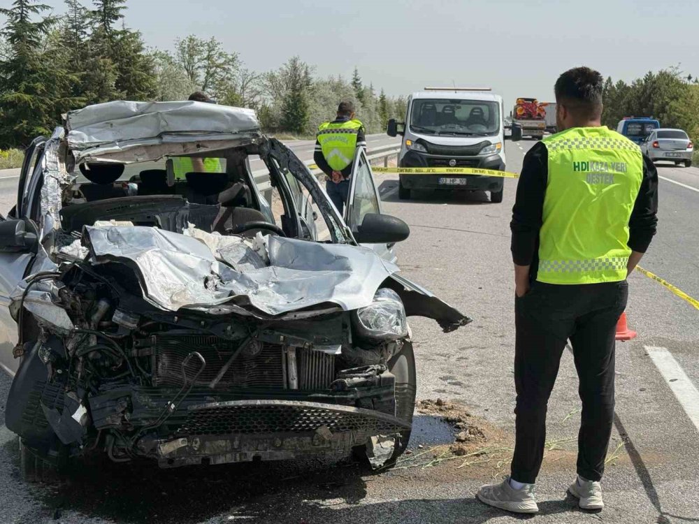 Otomobil tıra arkadan çarptı: 1 ölü, 4 yaralı