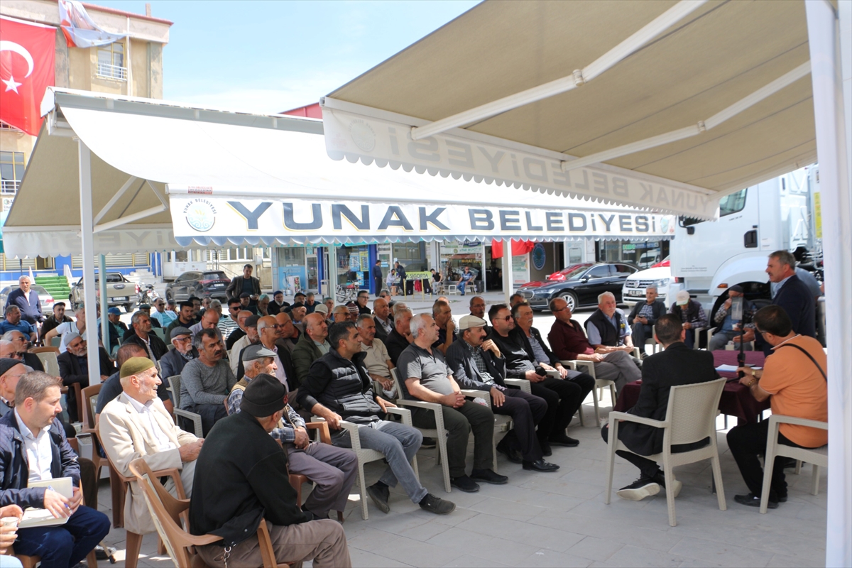 aa-20250518-37996229-37996223-yunak-belediye-baskani-gunaltay-vatandaslarin-sorularini-yanitladi.jpg