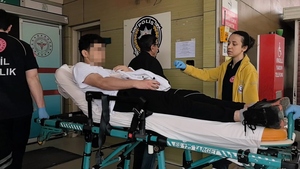 Arkadaşıyla şakalaşırken bıçaklandı