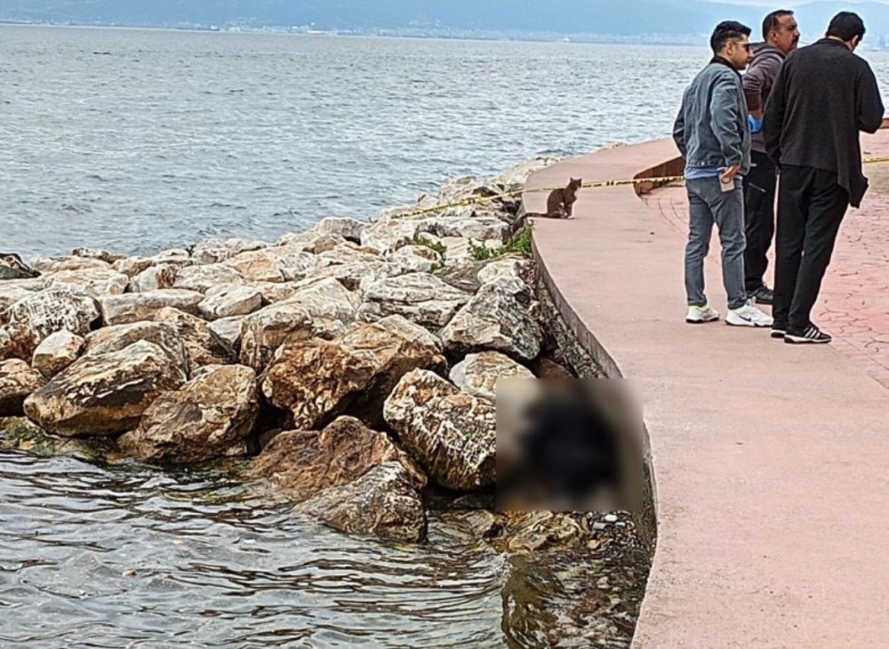 Kayalıklarda erkek cesedi bulundu