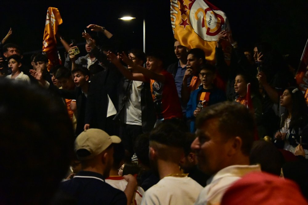 Konya’da Galatasaray taraftarı erken şampiyonluğu coşkuyla kutladı