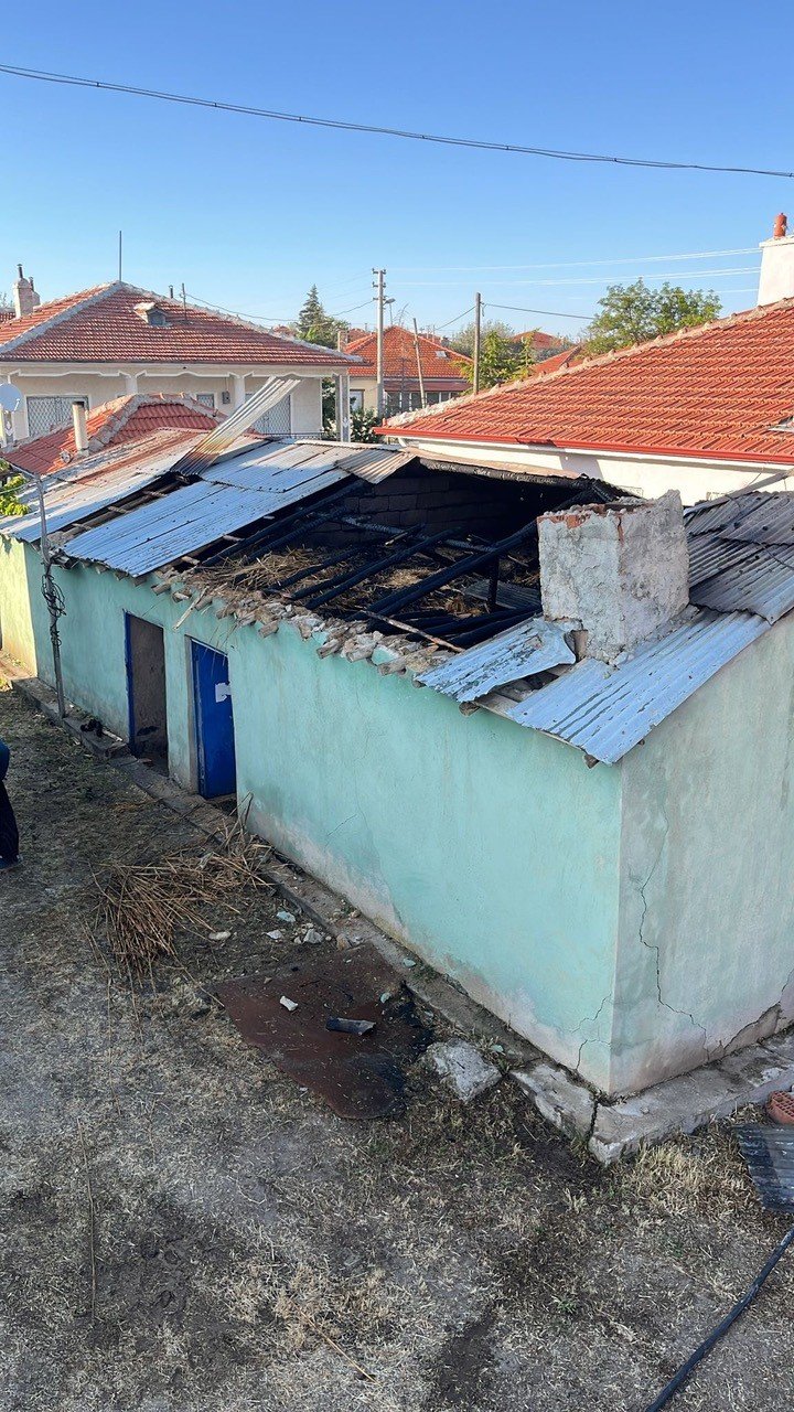 Çatıyı yaktı... Konya'da temizlik faciaya yol açtı