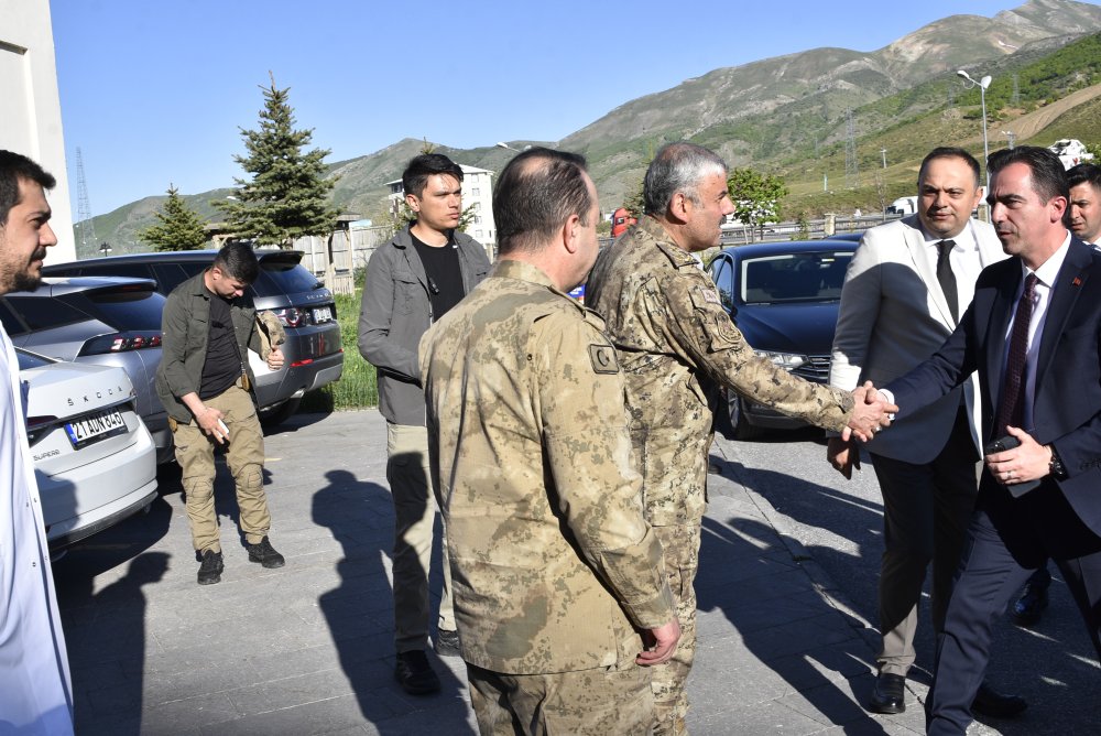 Göreve giden polisler kaza yaptı: Takla atan araçtan yaralı kurtuldular