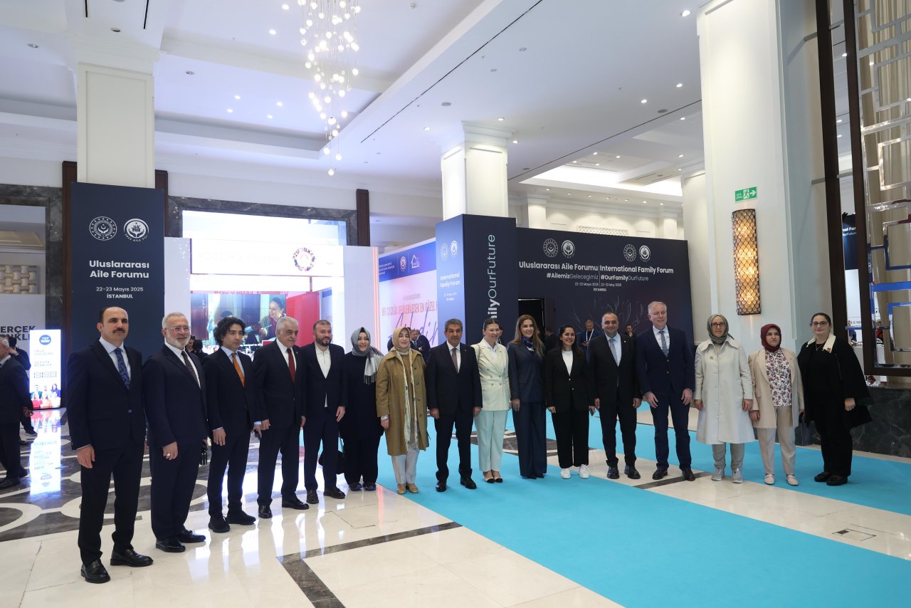 baskan-altay-uluslararasi-aile-forumunda-buyuksehirin-aile-odakli-calismalarini-anlatti-3.jpg