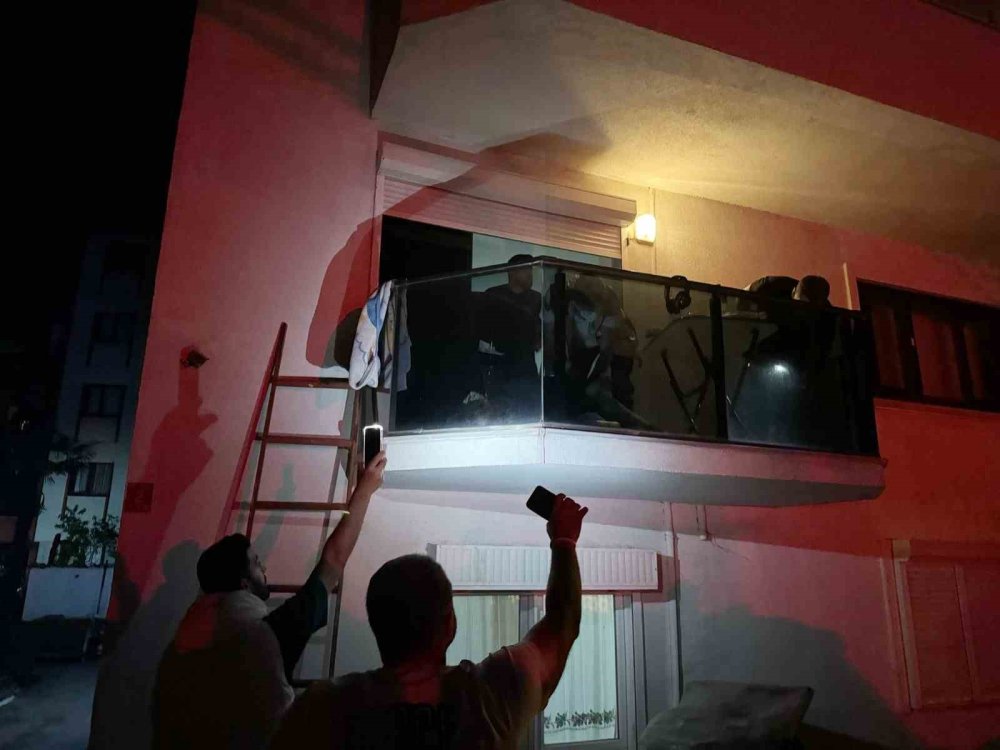 Genç kız cinayete kurban gitti