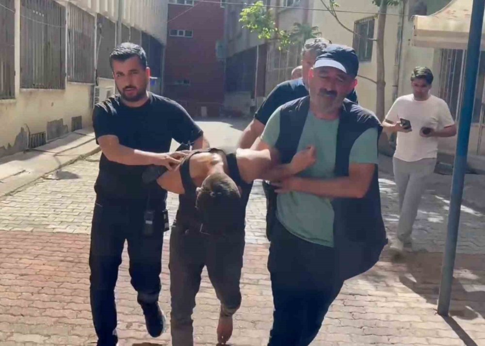 Çocuğu araçtan attı, aracı çalıp kaçtı