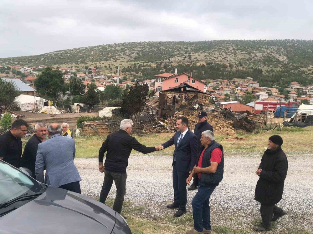 Konya’da yangında bir ev ve ahır küle döndü