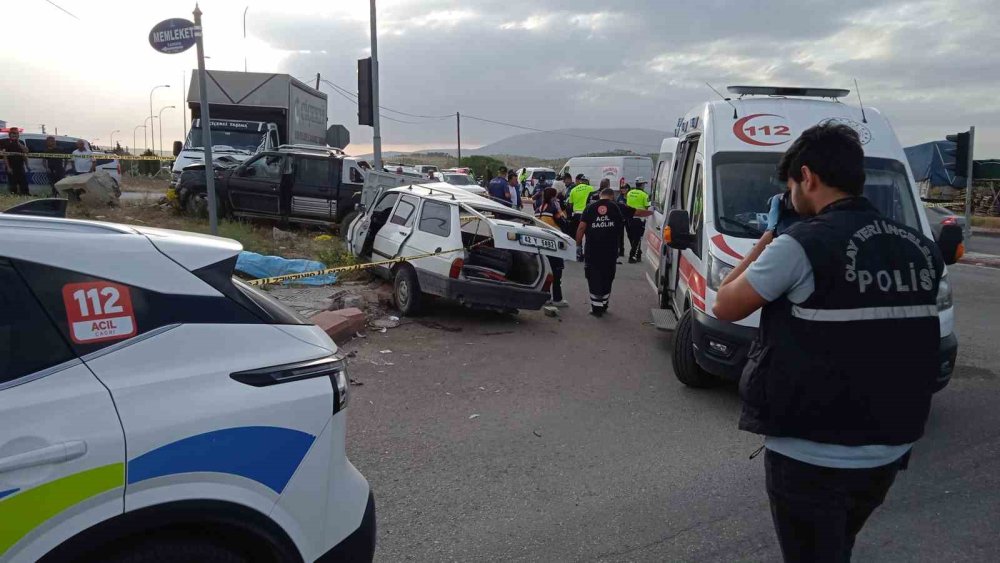 Konya'da kırmızı ışık ihlali 2 canı hayattan kopardı! Güvenlik kamerası görüntüleri ortaya çıktı