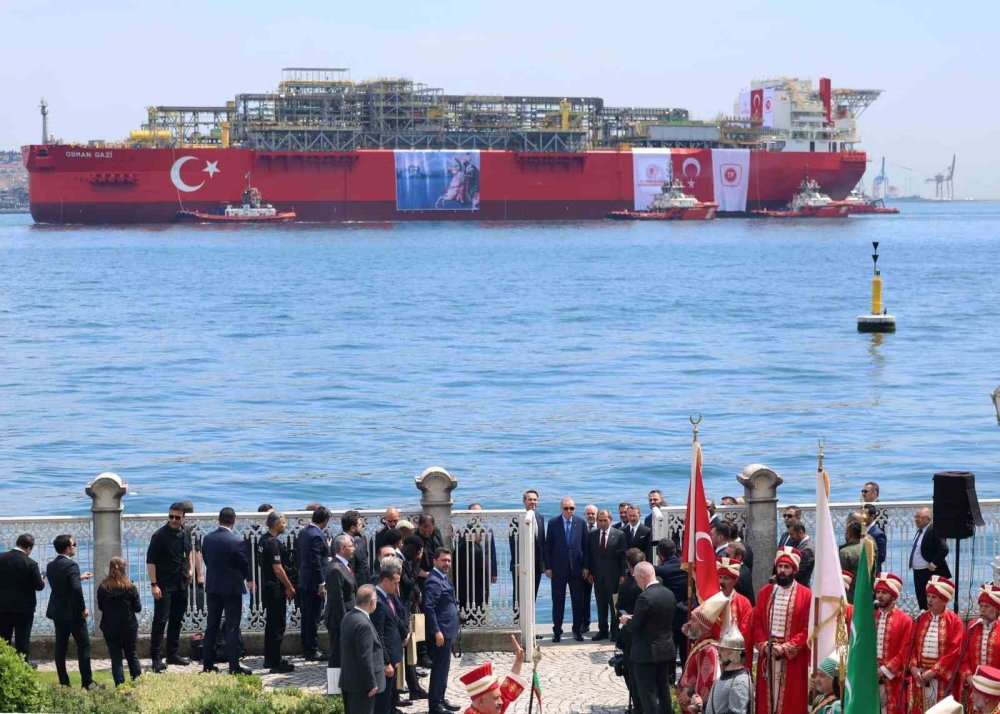 Boğaz'da tarihi an... Cumhurbaşkanı Erdoğan uğurladı