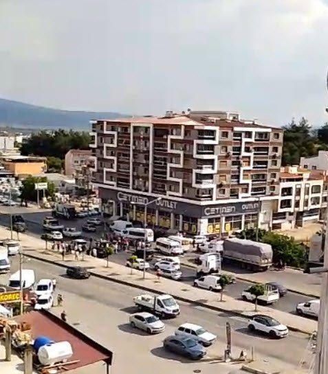 İzmir'de otomobile tüfekli saldırı; 3 ölü, 1 yaralı