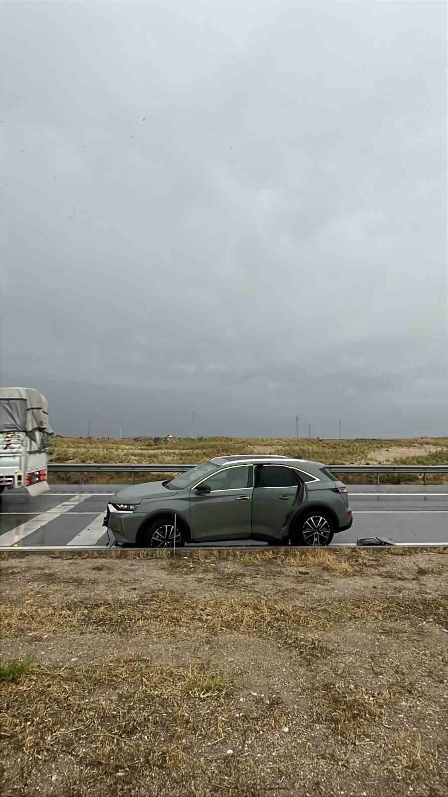 Konya'da otomobil refüje çarptı: 1 yaralı