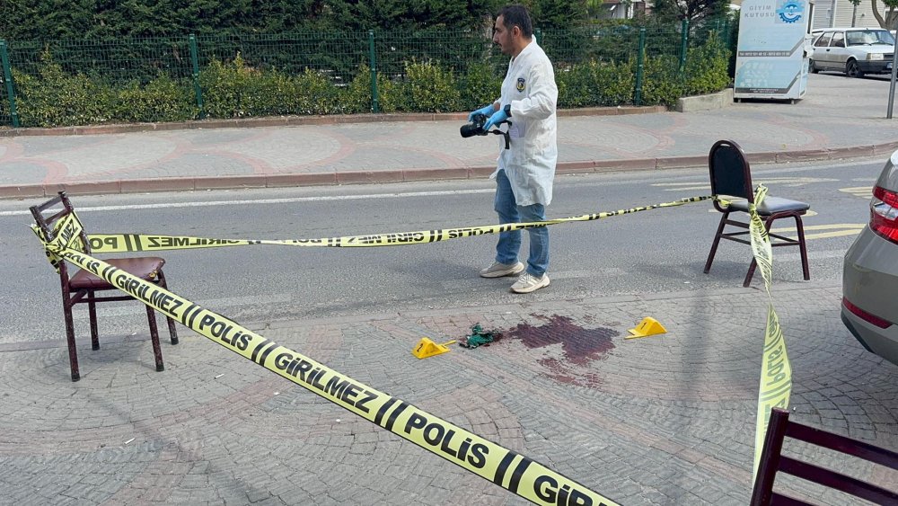 'Camide minibüsünü yıkama' diye uyaran muhtara saldırı kamerada