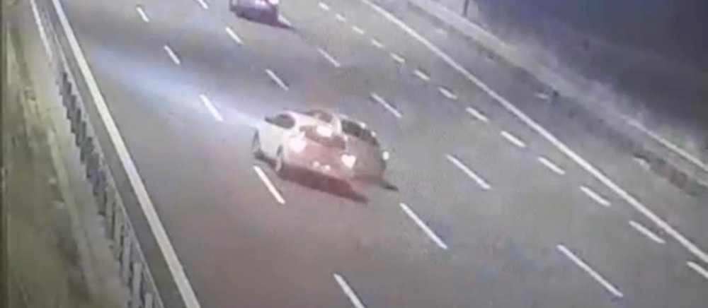 Feci kaza: 9 yaşındaki çocuk taklalar atan otomobilden yola savruldu