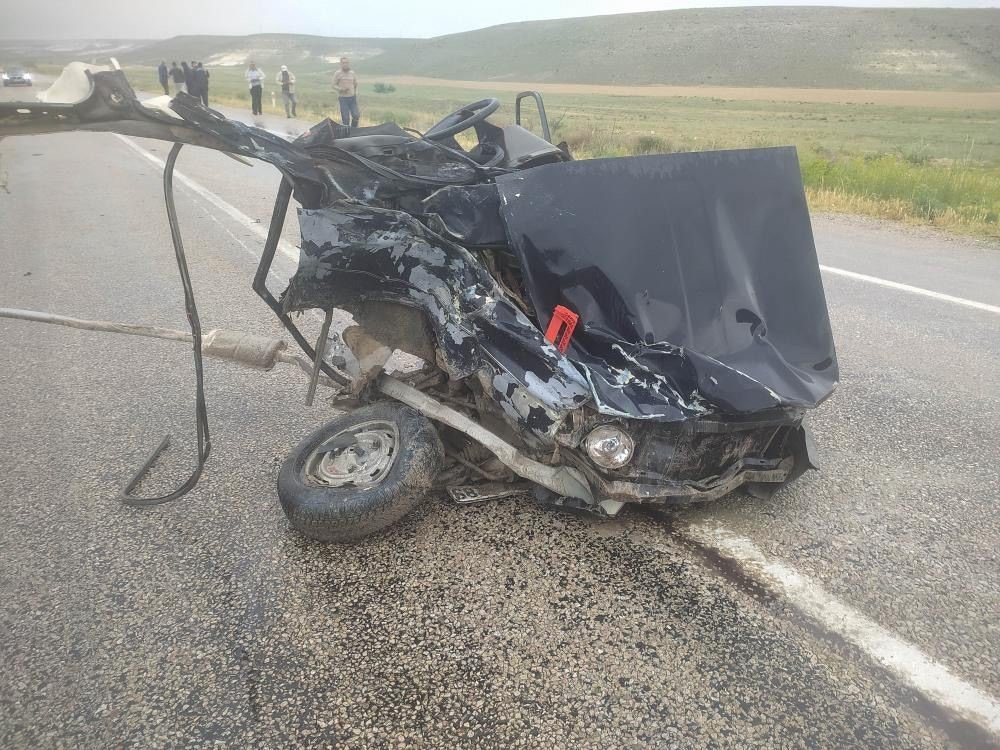 Konya yolunda tırla otomobil çarpıştı: 1 ölü