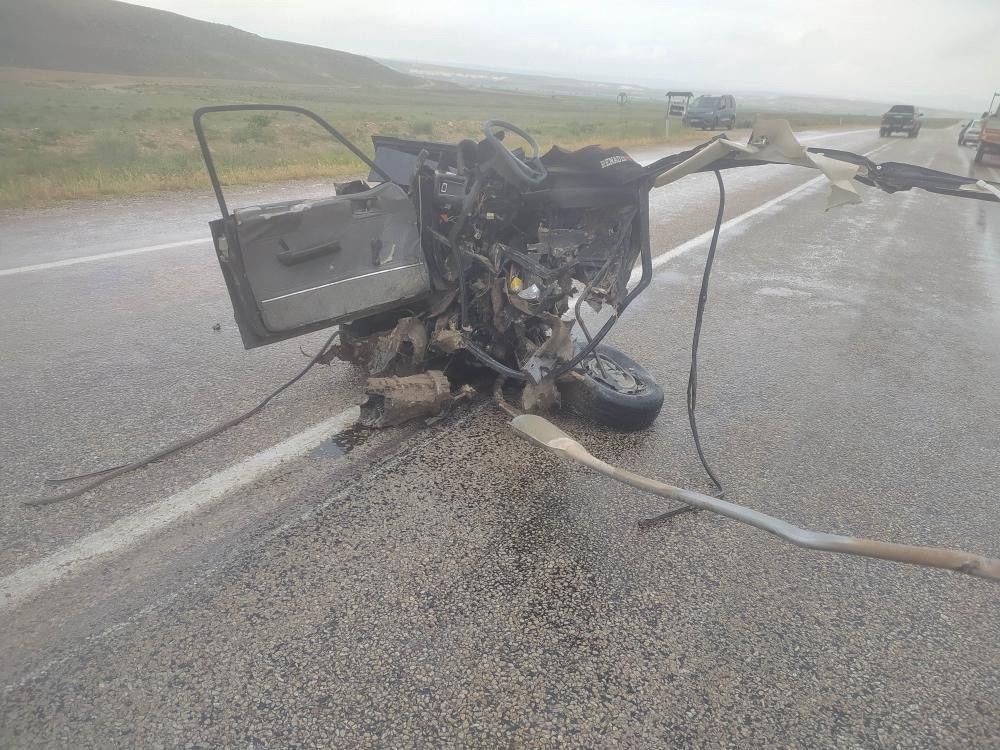 Konya yolunda tırla otomobil çarpıştı: 1 ölü