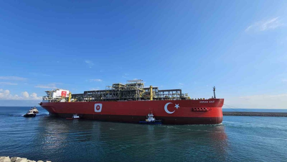 Türkiye’nin ilk yüzer gaz üretim platformu Filyos Limanı'na ulaştı