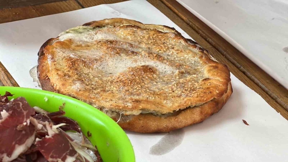 Konya'da sıklıkla tüketiliyor, lezzetiyle dikkat çekiyor... Anadolu pizzası