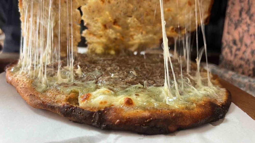 Konya'da sıklıkla tüketiliyor, lezzetiyle dikkat çekiyor... Anadolu pizzası