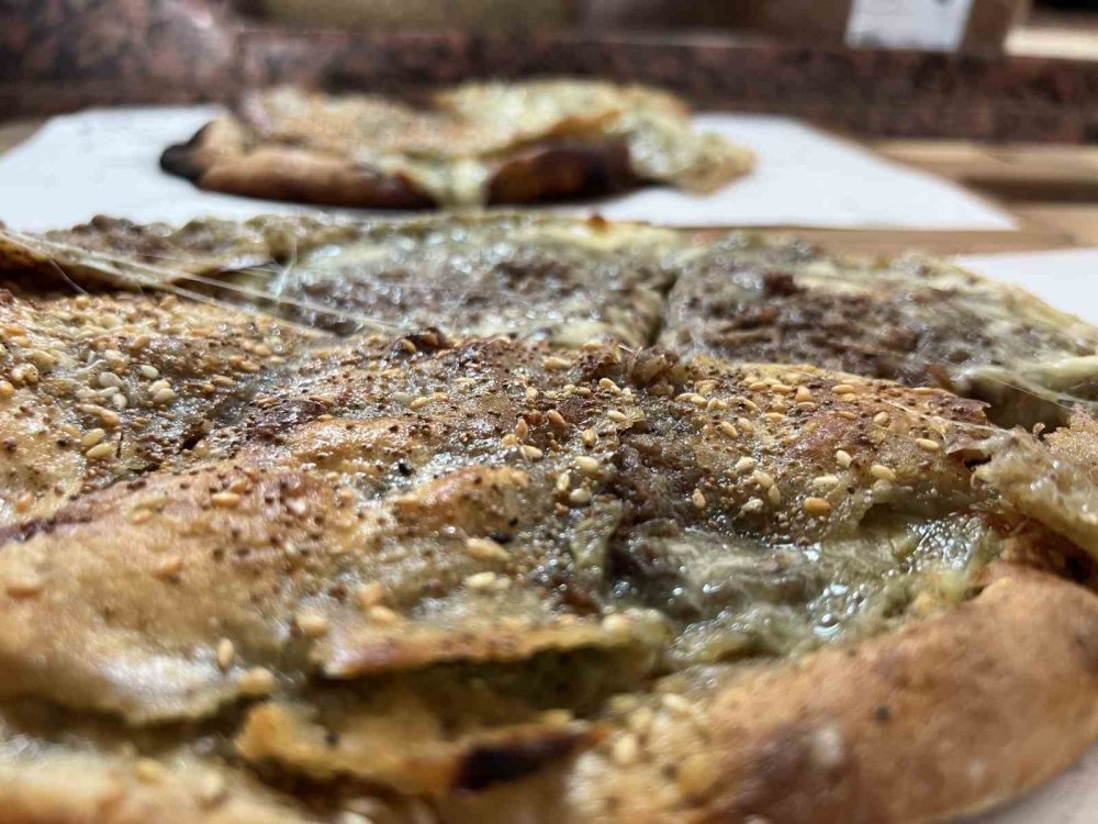 Konya'da sıklıkla tüketiliyor, lezzetiyle dikkat çekiyor... Anadolu pizzası