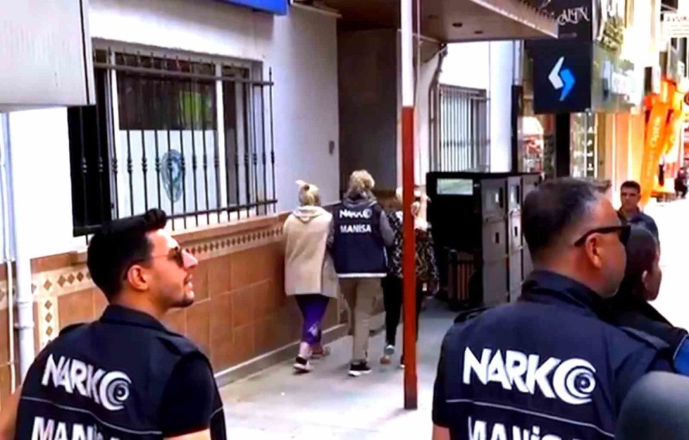 Zehir tacirlerine darbe: 8 kişi tutuklandı