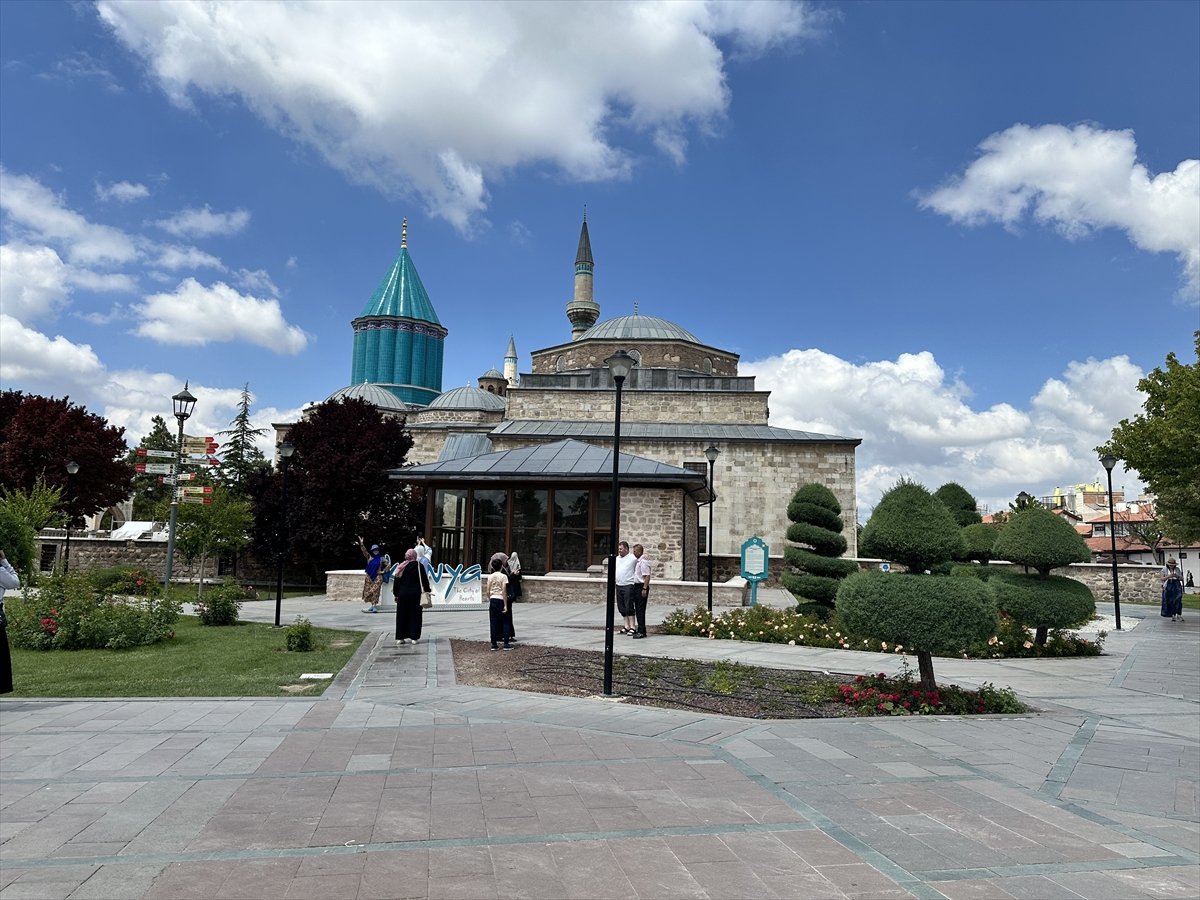 mevlana-muzesi-yilin-ilk-dort-ayinda-917-bin-ziyaretci-agirladi-3.jpg