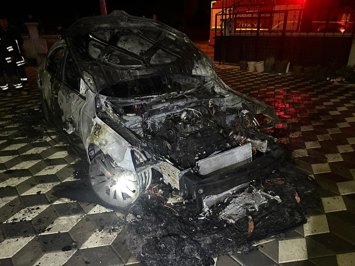 aa-20250605-38187707-38187706-konyada-park-halindeki-otomobilde-cikan-yangin-sonduruldu.jpg