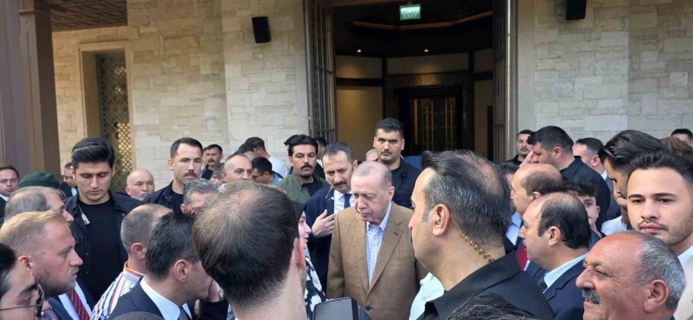 Cumhurbaşkanı Erdoğan, bayram namazını Marmaris Okluk Millet Camii’nde kıldı