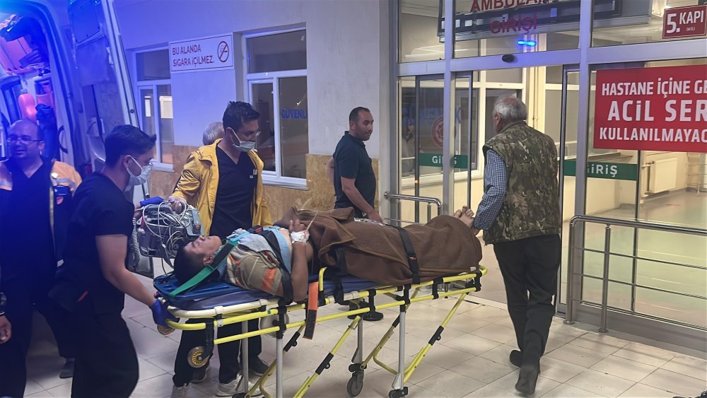 Eski muhtar arazi tartışmasında kardeşini öldürüp, oğlu ve diğer kardeşini yaraladı