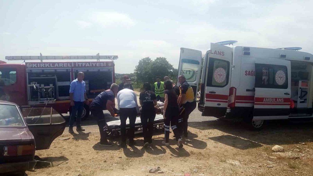 Üç otomobilin çarpıştığı kazada 1 ölü, 3 yaralı var