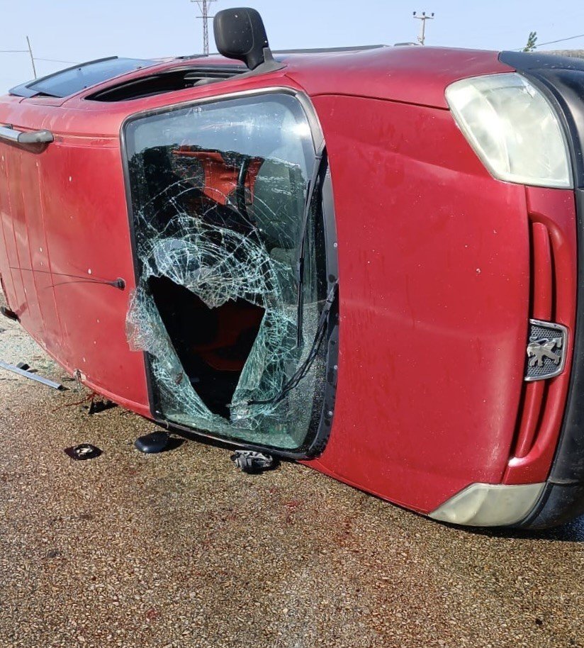 Konya’da otomobil devrildi! Yaralılar var