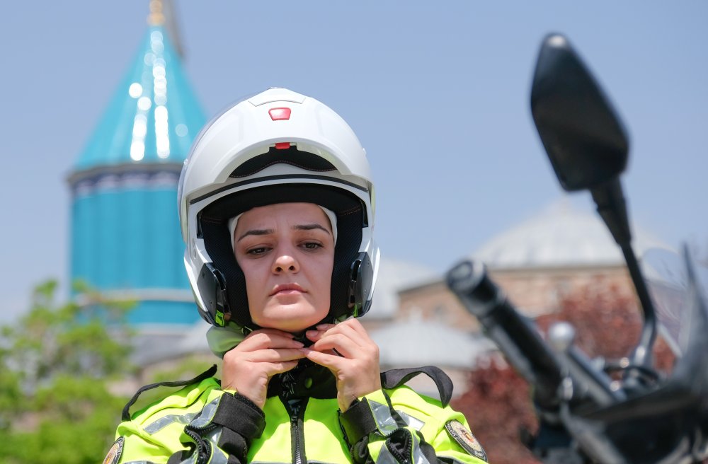 Konya'nın motosikletli kadın polisi!