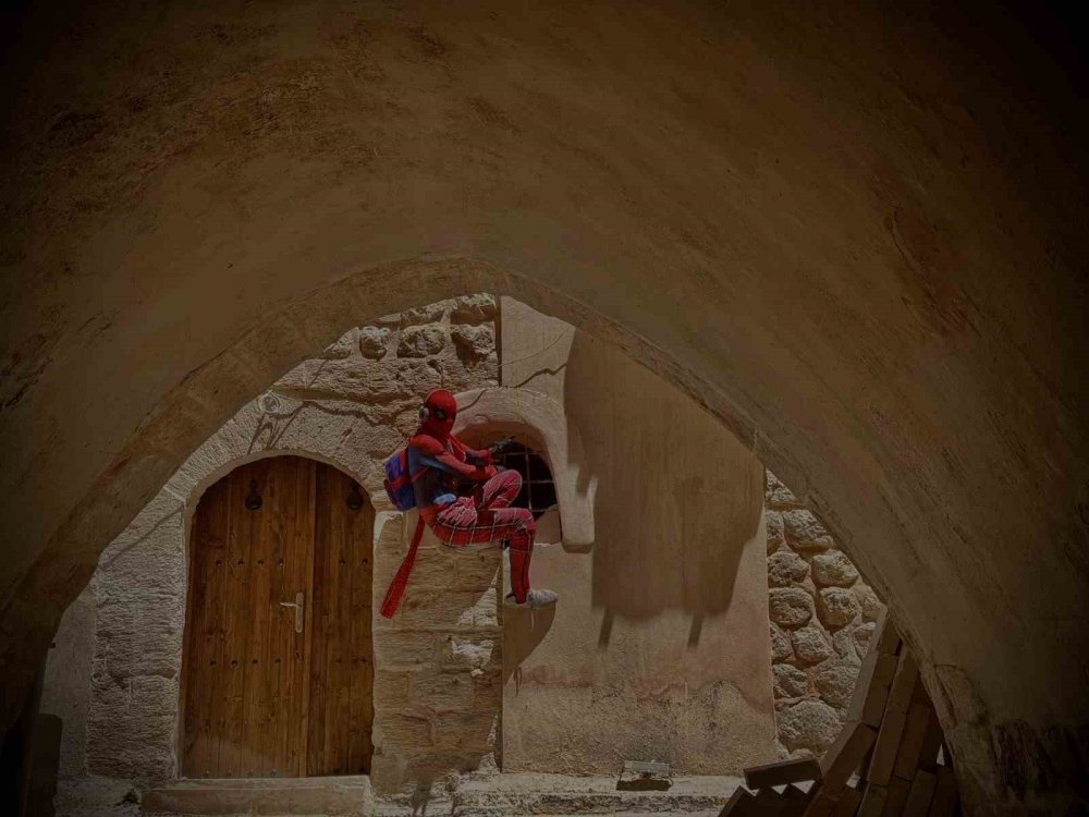 Yerli örümcek adamın 64’üncü durağı